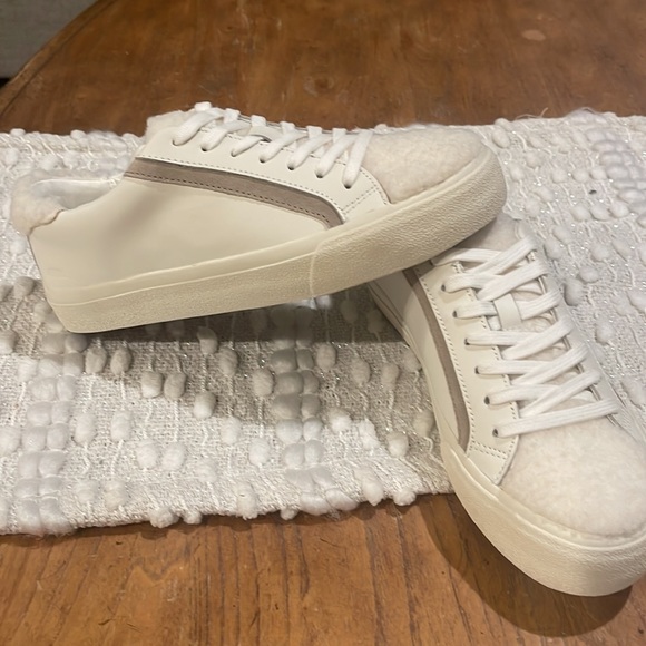 Madewell Sidewalk low-top sneakers in Sherpa leather and suede.  Never worn!! - Picture 2 of 3